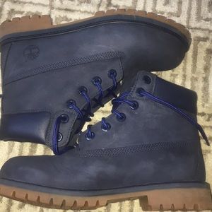 Dark blue/gray timberland boots with leather rim